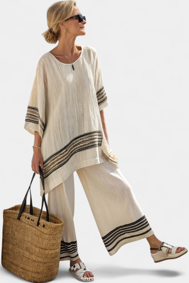 Mariella — Top elegante de lino con rayas negras y pantalones fluidos